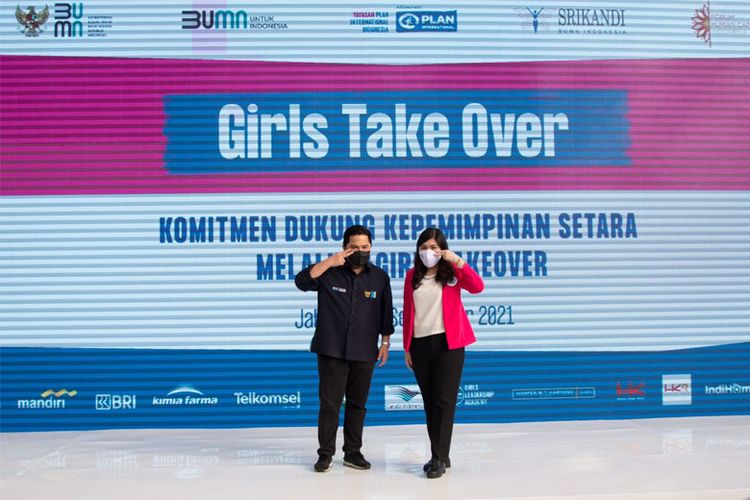 Menteri BUMN Erick Tohir bersama salah satu finalis #GirlsTakeover. 