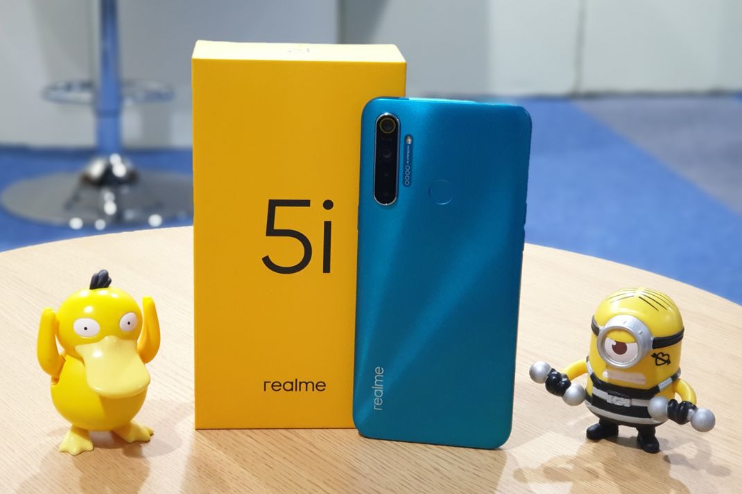 Realme 5i bersama dengan kotak penjualan