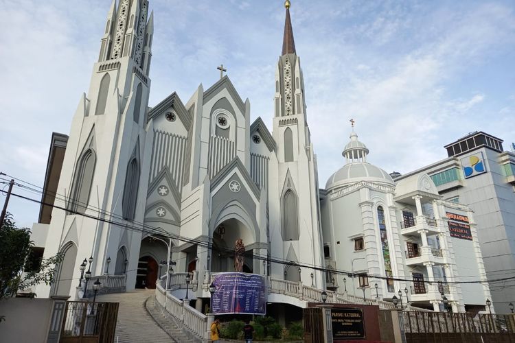 Gereja Katedral Santa Maria Bunda Pelindung Abadi Samarinda, Jalan Jendral Sudirman, Kota Samarinda, Kaltim, Selasa (30/3/2021). 