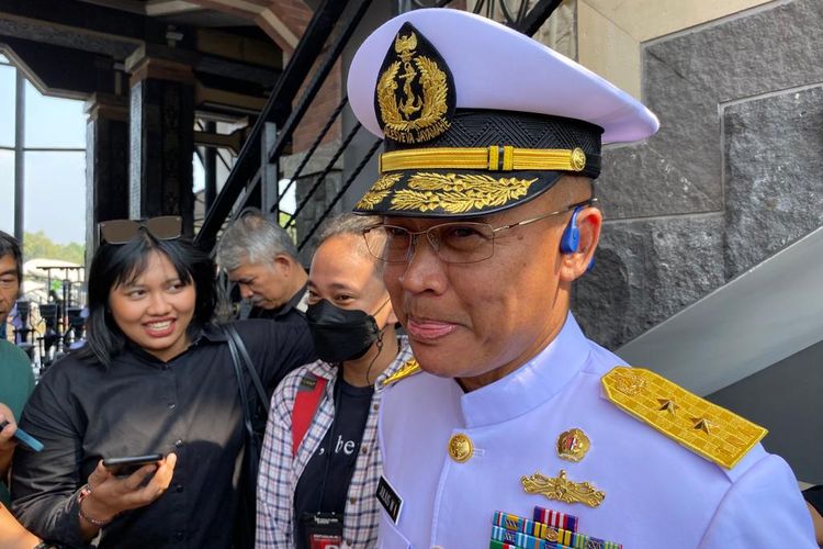 Kepala Pusat Penerangan (Kapuspen) atau Kapuspen TNI Laksamana Muda (Laksda) Julius Widjojono saat ditemui usai pelantikan perwira di Mabes TNI, Cilangkap, Jakarta Timur, Rabu (9/8/2023).