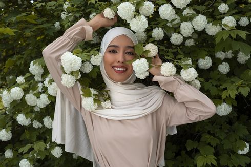 Rekomendasi Warna Hijab yang Bikin Wajah Cerah Sesuai Warna Kulit