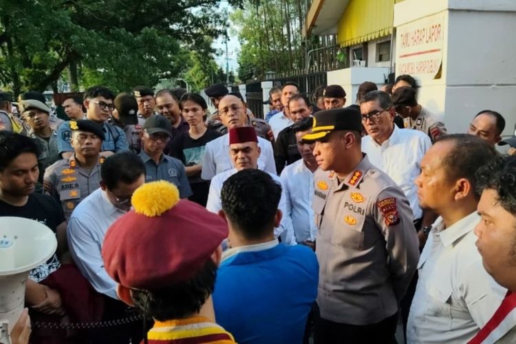 Mahasiswa Demo di Pekanbaru Diduga Kena Pukul, Kapolresta: Sedang Kami Selidiki Pelakunya