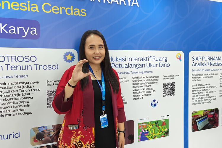 Renilda Aphua, salah satu guru pelajaran Ilmu Pengetahuan Alam (IPA) di SMP PL Santo Albertus, Kalimantan Barat 