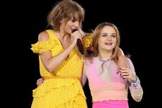 Diajak ke Atas Panggung Konser Taylor Swift, Joey King: Saya Panik dan Gugup