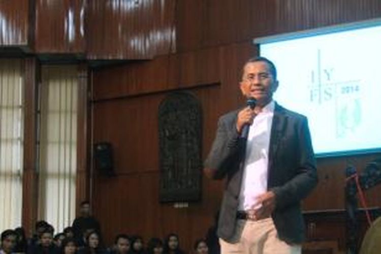 Dahlan Iskan saat menjadi pembicara di Gedung Widyaloka,  Universitas Brawijaya, Sabtu (17/05/2014) siang.
