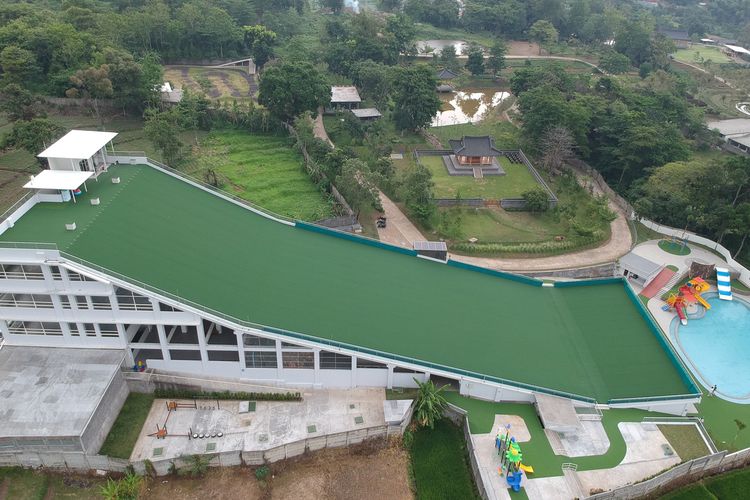 Wahana waterslide di taman k Pandaan, Pasuruan, Jawa Timur