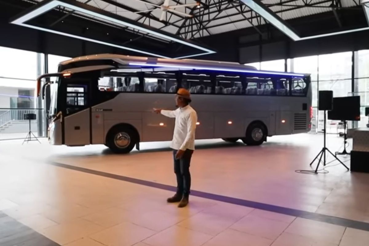 Bus buatan Karoseri Laksana yang di Impor ke Sri Lanka