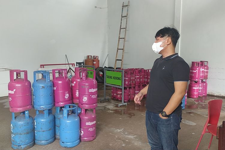 Nanda penjual gas elpiji nonsubsidi di Semarang 