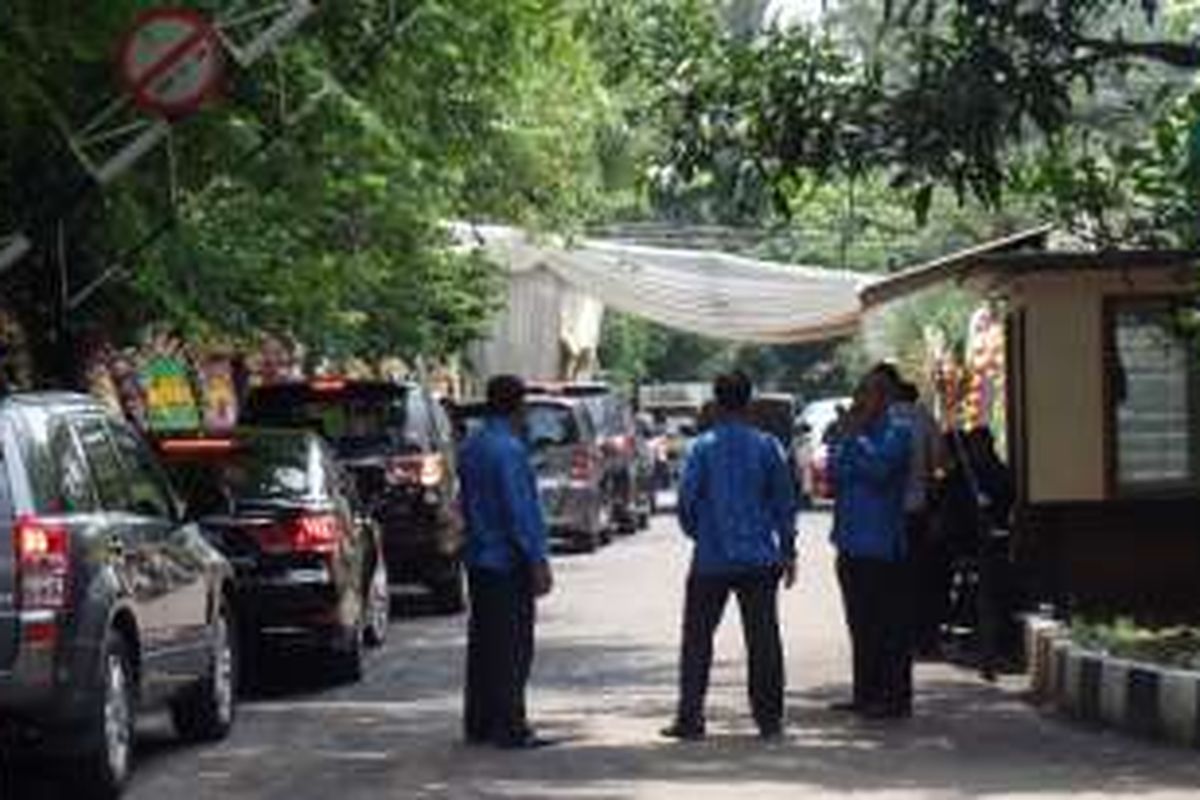 Suasana di tempat pernikahan Titi Rajo Bintang dan Adrianto Djokosoetono, di Jalan Brawijaya I, Jakarta Selatan, Sabtu (12/11/2016).