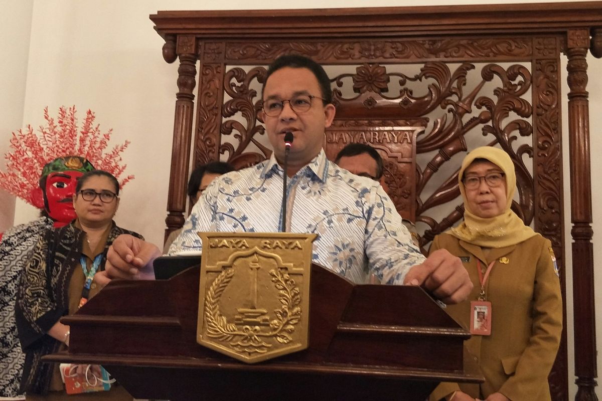 Gubernur DKI Jakarta Anies Baswedan melakukan konferensi pers terkait virus corona di Balai Kota DKI Jakarta, Senin (2/3/2020).