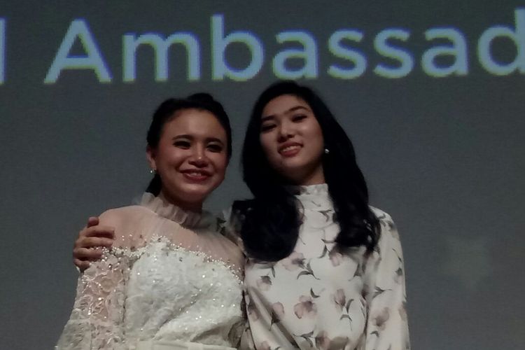 Isyana Sarasvati dan Rossa saat ditemui dalam acara Grand Lounching Brand Ambassador Oriflame di Lotte Shopping Avenue, Kuningan, Jakarta Selatan, Kamis (1/2/2018).