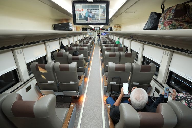 Kereta Api Gajayana relasi Malang?Gambir (PP) kini memiliki rangkaian Eksekutif Stainless Steel New Generation (SSNG). Pada hari yang sama, perubahan sarana juga berlaku untuk KA Gajayana rute Gambir?Malang serta KA Parahyangan (132?133) relasi Gambir?Bandung (PP).