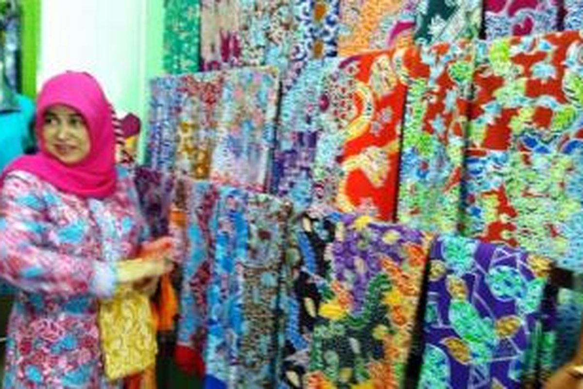 Salah satu pengrajin batik di Jember, Jawa Timur, Iriane Hairini Megahwati, mengaku, melakukan sejumlah terobosan agar produknya bisa bersaing seiring dengan pemberlakuan Masyarakat Ekonomi Asean (MEA).
