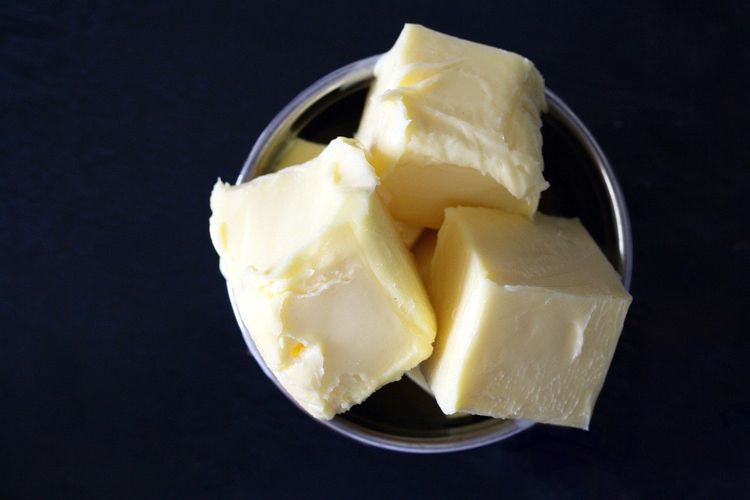 Ilustrasi butter buatan sendiri di rumah. 