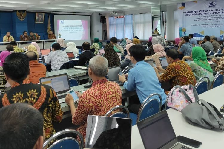 LLDikti Wilayah III DKI Jakarta menjadi inisiator sekaligus tuan rumah ?Workshop Peningkatan Kualitas Proposal Penelitian? bersama Direktorat Riset dan Pengabdian Masyarakat, Direktorat Jenderal Penguatan Riset dan Pengembangan, Jakarta (28/5/2019).