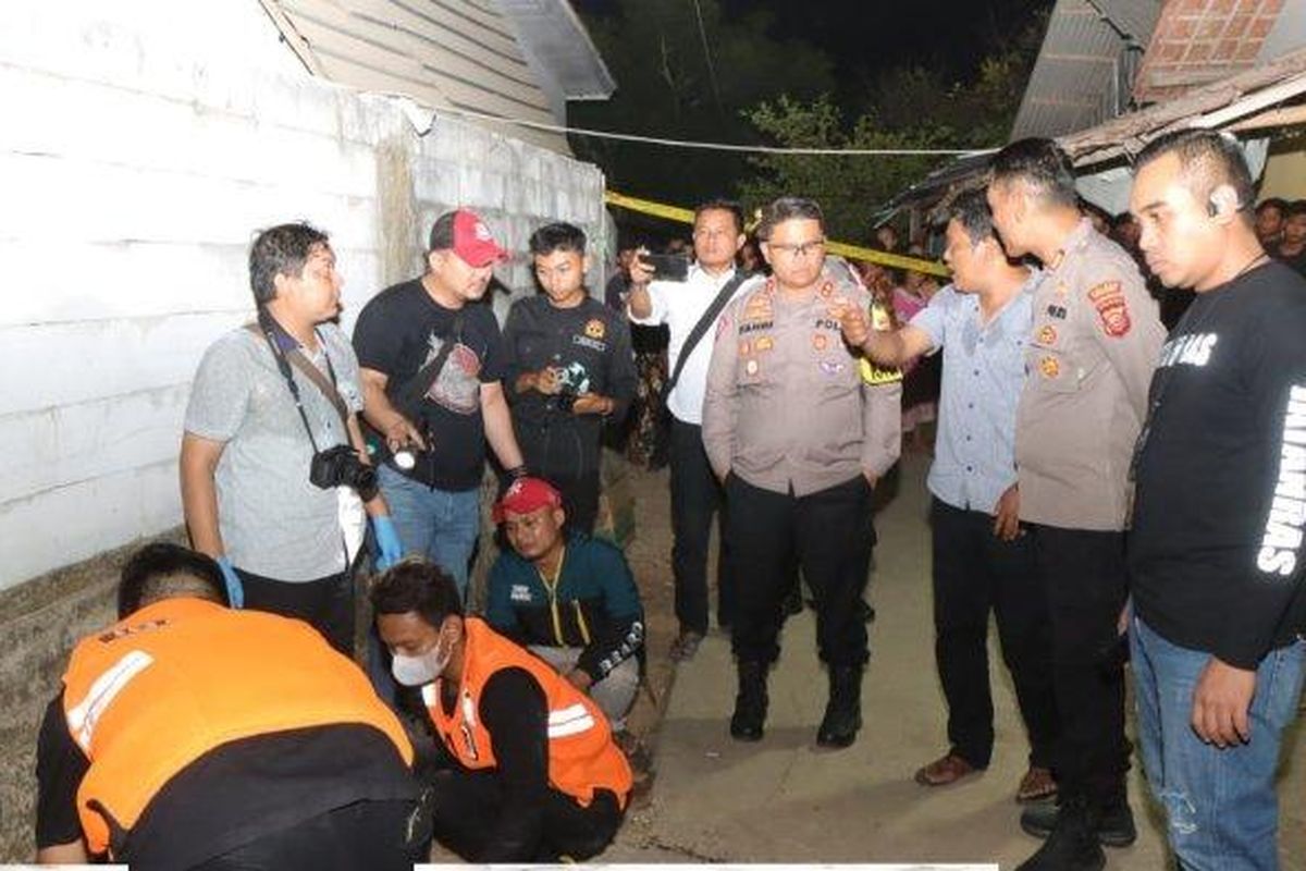 Adik kandung bacok kakak perempuan hingga tewas di Jalan Gang Desa Kerticala, Kecamatan Tukdana, Kabupaten Indramayu, Senin (23/10/2023). 