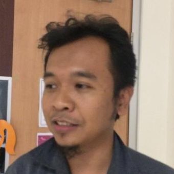 Pegiat Koalisi Anti Mafia Sumber Daya Alam, Aryanto Nugroho saat diwawancarai di Universitas Bina Nusantara, Jakarta, Selasa (29/11/2016).