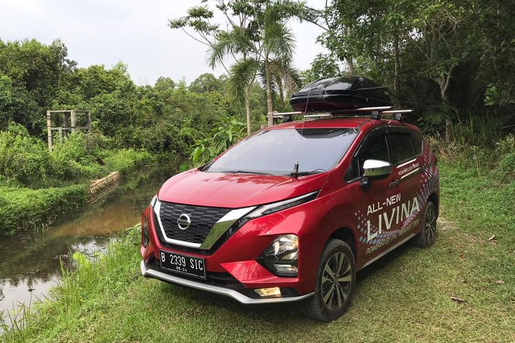 Kampanye cerita Livina yang menggunakan Nissan Livina sebagai transportasi utama menyambangi BOSF di Samboja Kaltim.