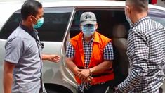 Cawabup Petahana OKU Masuk Rutan Palembang dengan Tangan Terborgol