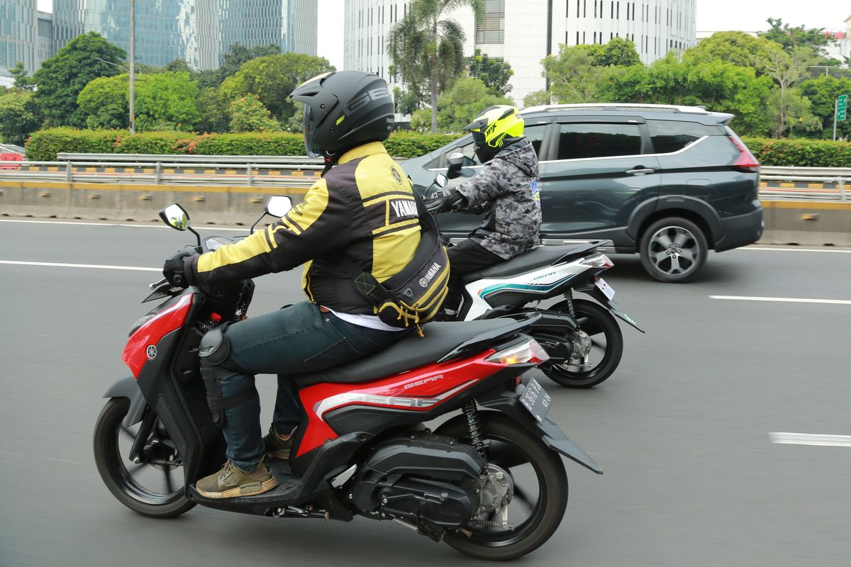 Ilustrasi berkendara safety riding