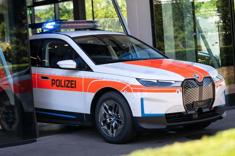 Mobil listrik BMW iX jadi kendaraan dinas kepolisian