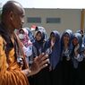 BERITA FOTO: Belajar Toleransi, Pelajar di Tegal Sambut Biksu Thudong