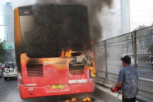Bus Transjakarta Terbakar di Pancoran Diduga akibat Korsleting