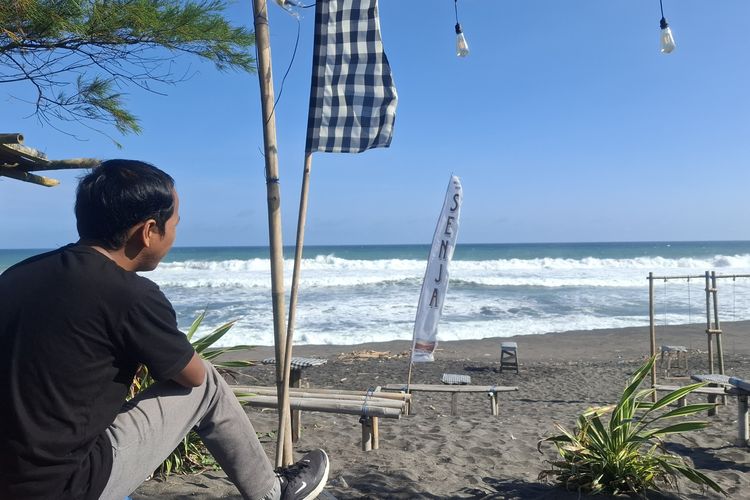Bagus salah satu wisatawan saat berkunjung ke Pantai Jatikontal Purworejo 