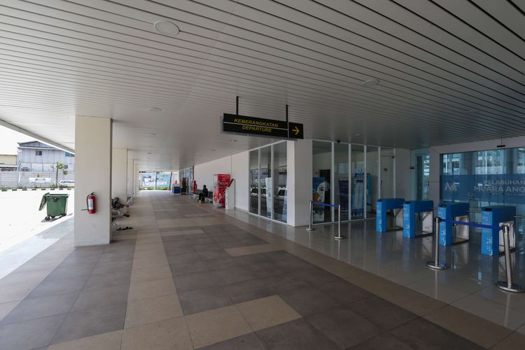 Terminal keberangkatan penumpang Pelabuhan Muara Angke, Jakarta Utara, usai revitalisasi, Senin (24/10/2022). Terminal penumpang tersebut diperuntukkan bagi layanan pengantaran penumpang dari dan menuju Kepulauan Seribu.