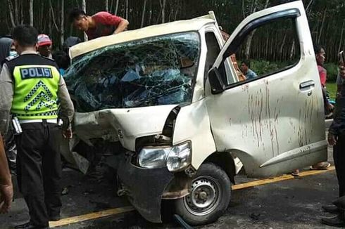 Tabrakan Beruntun Mobil Pembawa Ayam Potong di Banyuasin, Satu Tewas