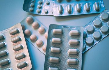 Efek samping antibiotik biasanya ringan, dan akan reda ketika Anda berhenti mengonsumsi antibiotik yang ada.