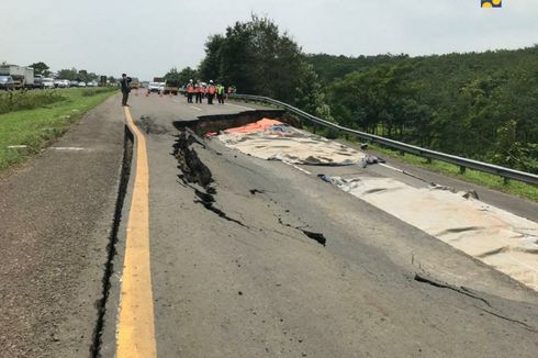 Sejumlah Ruas Tol Longsor, Benarkah karena Faktor Alam?