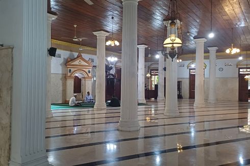 Mengunjungi Masjid Berusia 294 Tahun di Tambora yang Bergaya Eropa Kuno