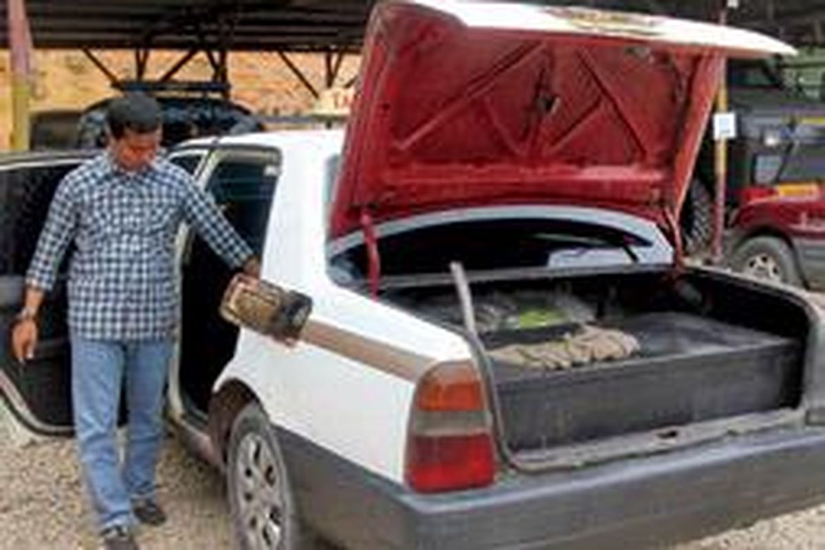 Ilustrasi: Taksi yang digunakan untuk menimbun solar di Kota Batam, Kepulauan Riau, Sabtu (28/5/2011). Kendaraan ini telah dimodifikasi dengan menambahkan tangki yang bisa menampung 300 liter solar.