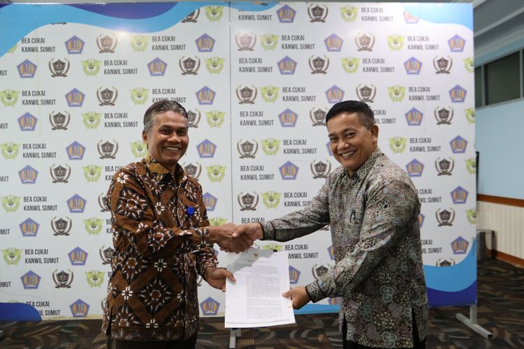 Kantor Wilayah (Kanwil) Bea Cukai Sumatera Utara (Sumut) memberikan izin fasilitas Tempat Penimbunan Berikat (TPB) Berkala untuk PT Multimas Nabati Asahan di Aula Toba Kanwil Bea Cukai Sumut, Jumat (22/3/2024).

