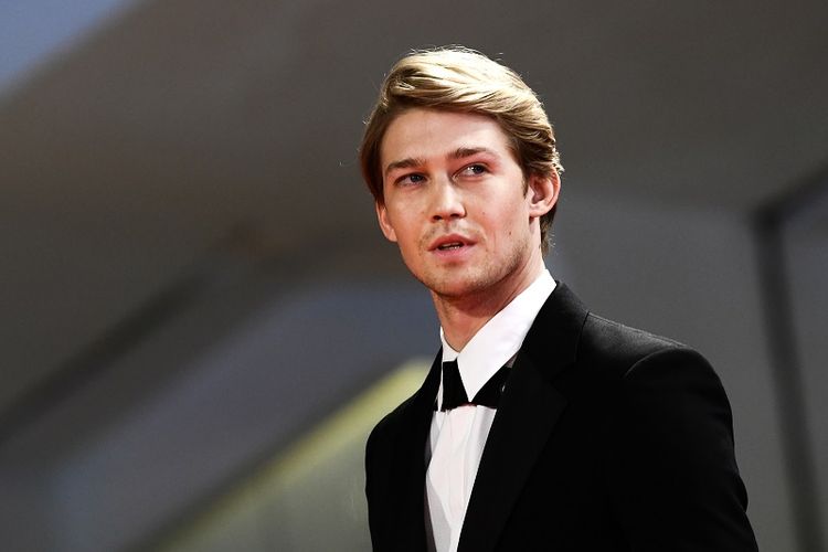 Aktor asal Inggris Joe Alwyn menghadiri pemutaran filmya, The Favourite, di Venice Film Festival di Venice Lido, Italia, pada 30 Agustus 2018.