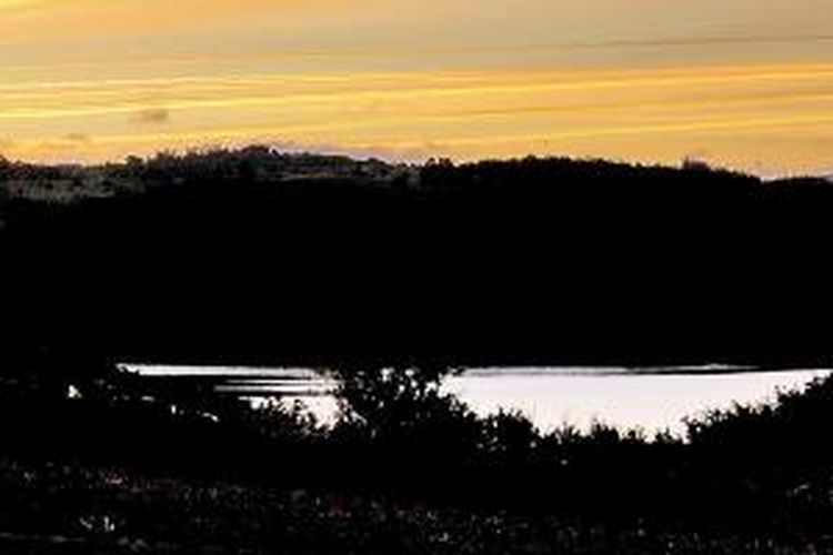 Keheningan pagi di Danau Portodemouros, Arzua, Coruna, Spanyol, 35 kilometer dari Camino Santiago.