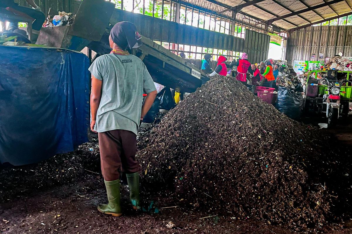 Bubur sampah hasil olahan TPST Banyuwangi sebagai bahan baku biomassa untuk cofiring PLTU PLN.