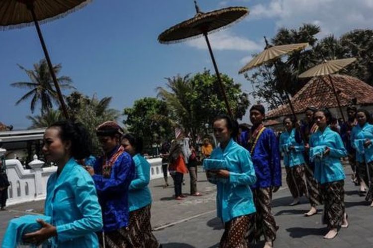 Budaya pengurangan risiko bencana itu, menurut peneliti tsunami purba dari LIPI, Eko Yulianto, sudah lama diterapkan masyarakat Indonesia dalam wujud cerita dan legenda