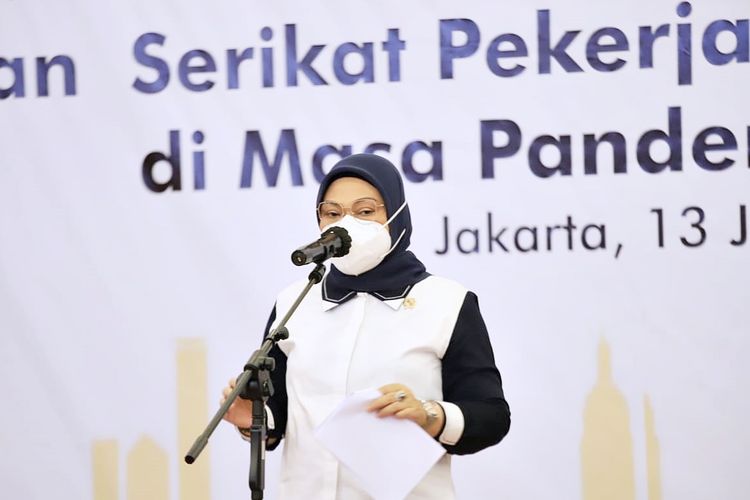 Menteri Ketenagakerjaan (Menaker) Ida Fauziyah memberikan sejumlah pilihan penyesuaian jam kerja yang dapat diterapkan perusahaan selama masa pemberlakuan pembatasan kegiatan masyarakat (PPKM) darurat.