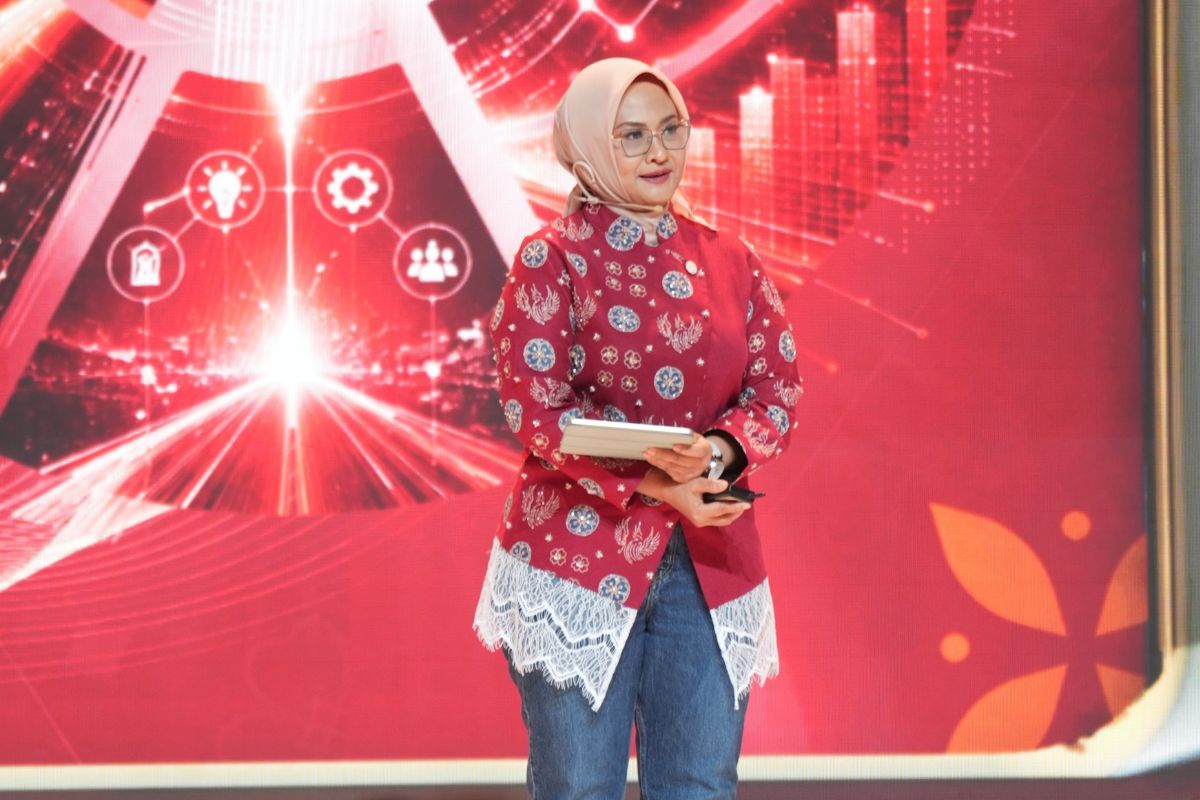 Direktur Utama Telkom Dian Siswarini menyampaikan paparan dalam rangkaian BATIC 2026 di Bali. 