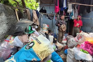 Rumah Pasutri di Depok Sempat Dibersihkan Warga, tapi Kembali Dipenuhi Sampah dan Barang Bekas