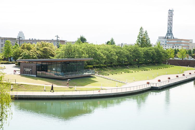 Starbucks di Fugan Unga Kansui Park, Toyama, Jepang.