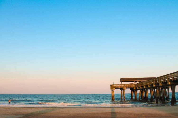 Panorama pantai di Pulau Tybee, Georgia.