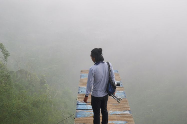 Salah satu spot foto di Bukit Ngisis, Desa Wisata Nglinggo, Kabupaten Kulonprogo, Yogyakarta, Sabtu (4/11/2017).