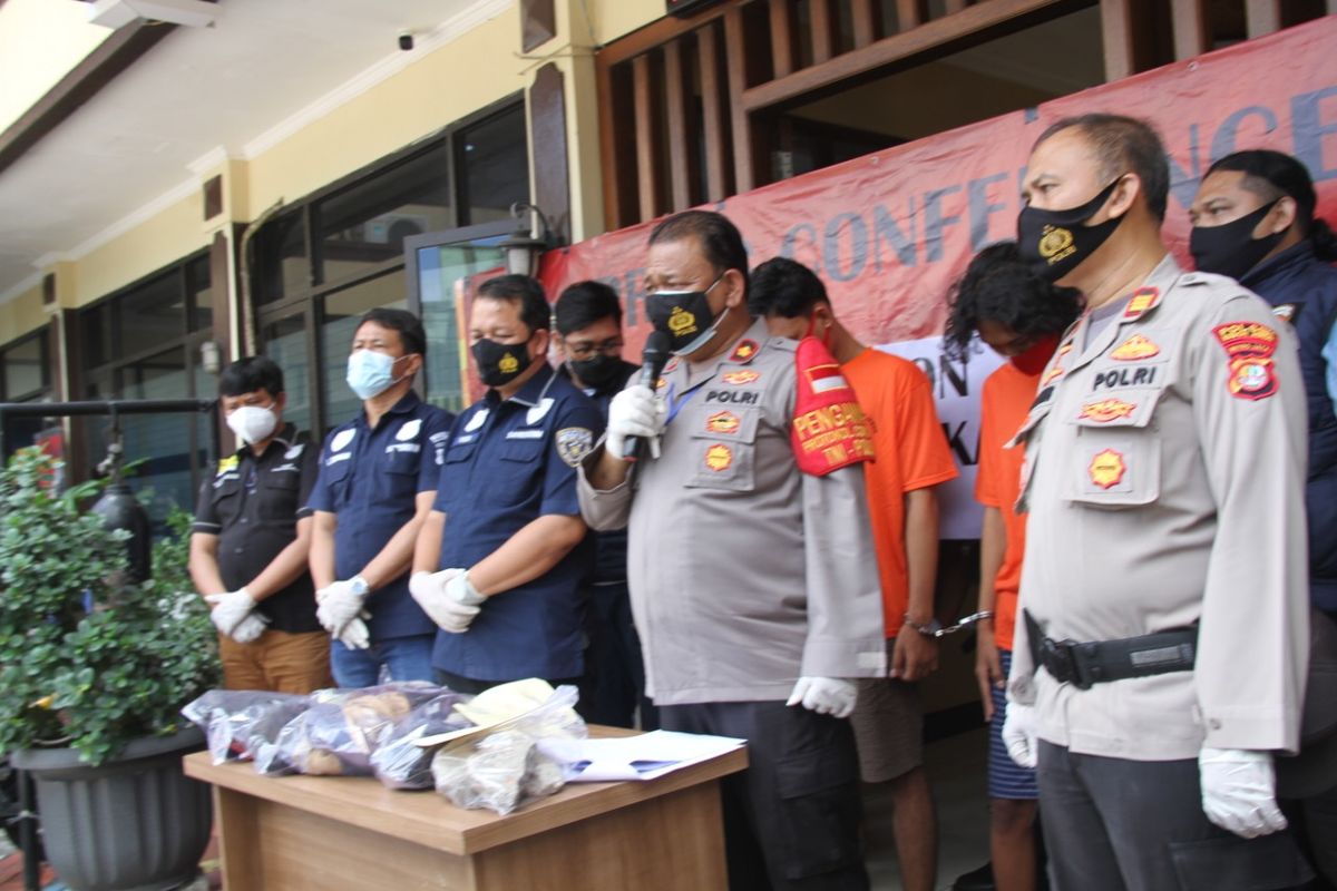 Konferensi pers Polsek Kebon Jeruk atas pengungkapan penangkapan empat orang pemuda anggota Geng Garjok yang terlibat tawuran pada Minggu (29/11/2020). Keempatnya ditangkap pada Selasa (1/12/2020).