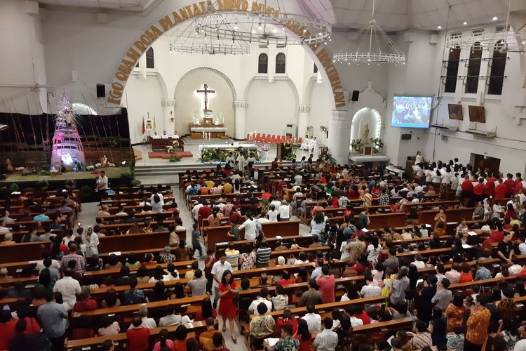 Misa Natal diikuti ribuan jemaah berlangsung khidmat di Gereja Katedral Semarang, Selasa (24/12/2019) malam.