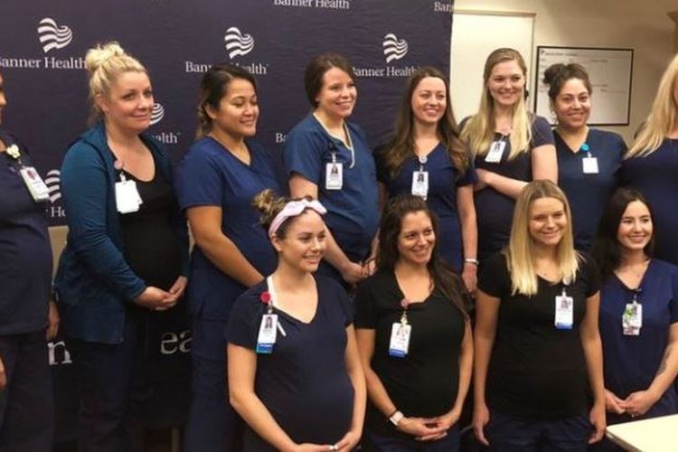 16 perawat atau sekitar 10 persen perawat di Banner Desert Medical Center, Arizona, Amerika Serikat, hamil bersamaan. (Banner Health via BBC)