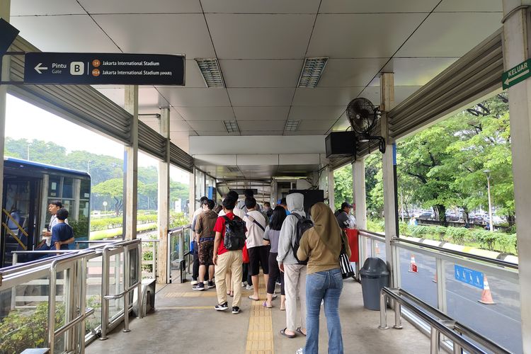 Halte JIExpo Kemayoran, halte terdekat dari Pintu 2 untuk masuk ke PRJ 2025, Sabtu (21/6/2025). 