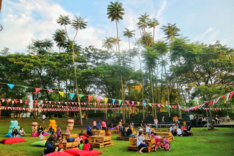 Halaman terbuka di Scientia Square Park.